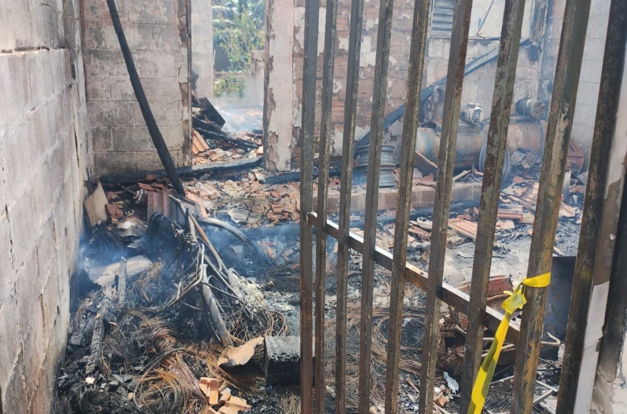 INCÊNDIO DESTRÓI SEIS CASAS EM ILHA SOLTEIRA: TRAGÉDIA ANUNCIADA REVOLTA MORADORES