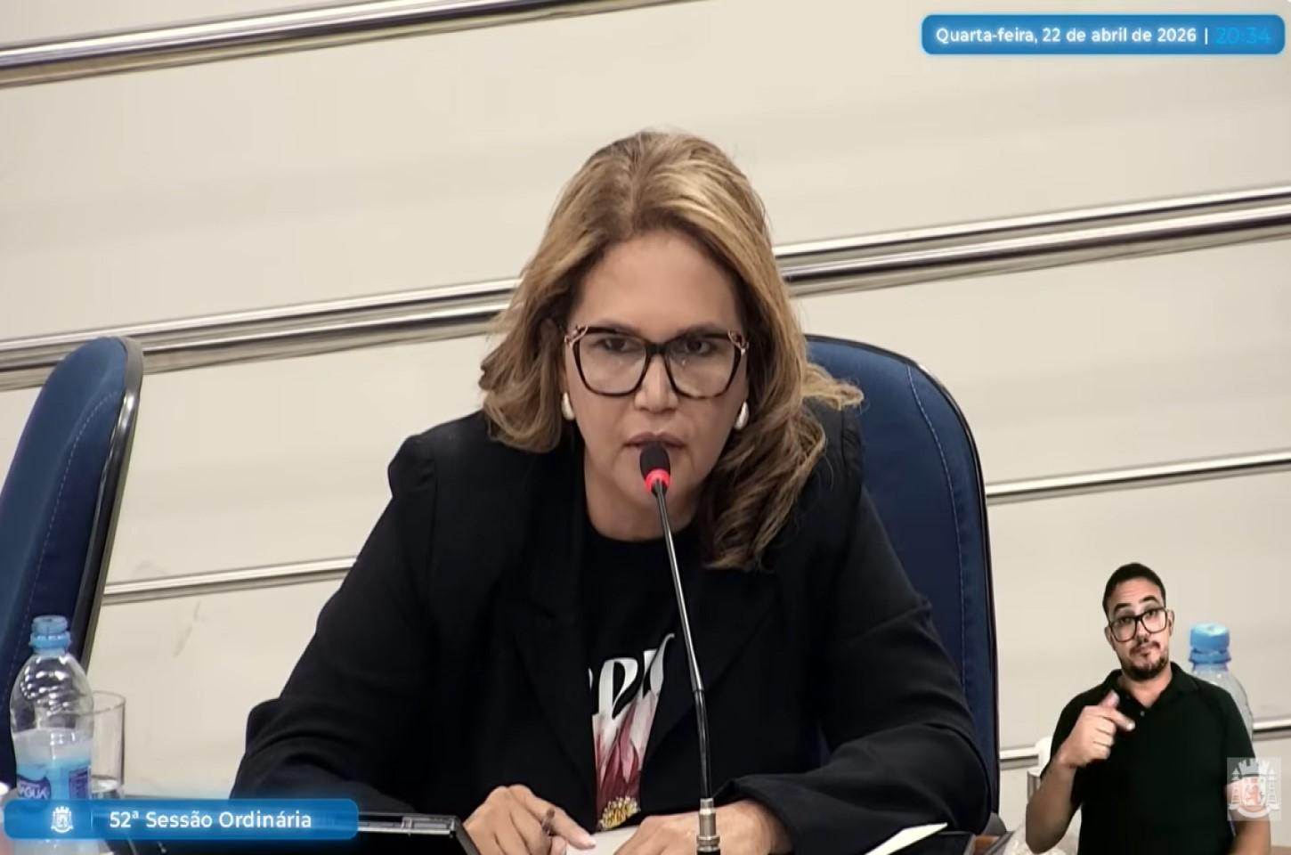 Vereadora Elaine Bonetti questiona números e cobra explicações sobre mamografias durante sessão da Câmara