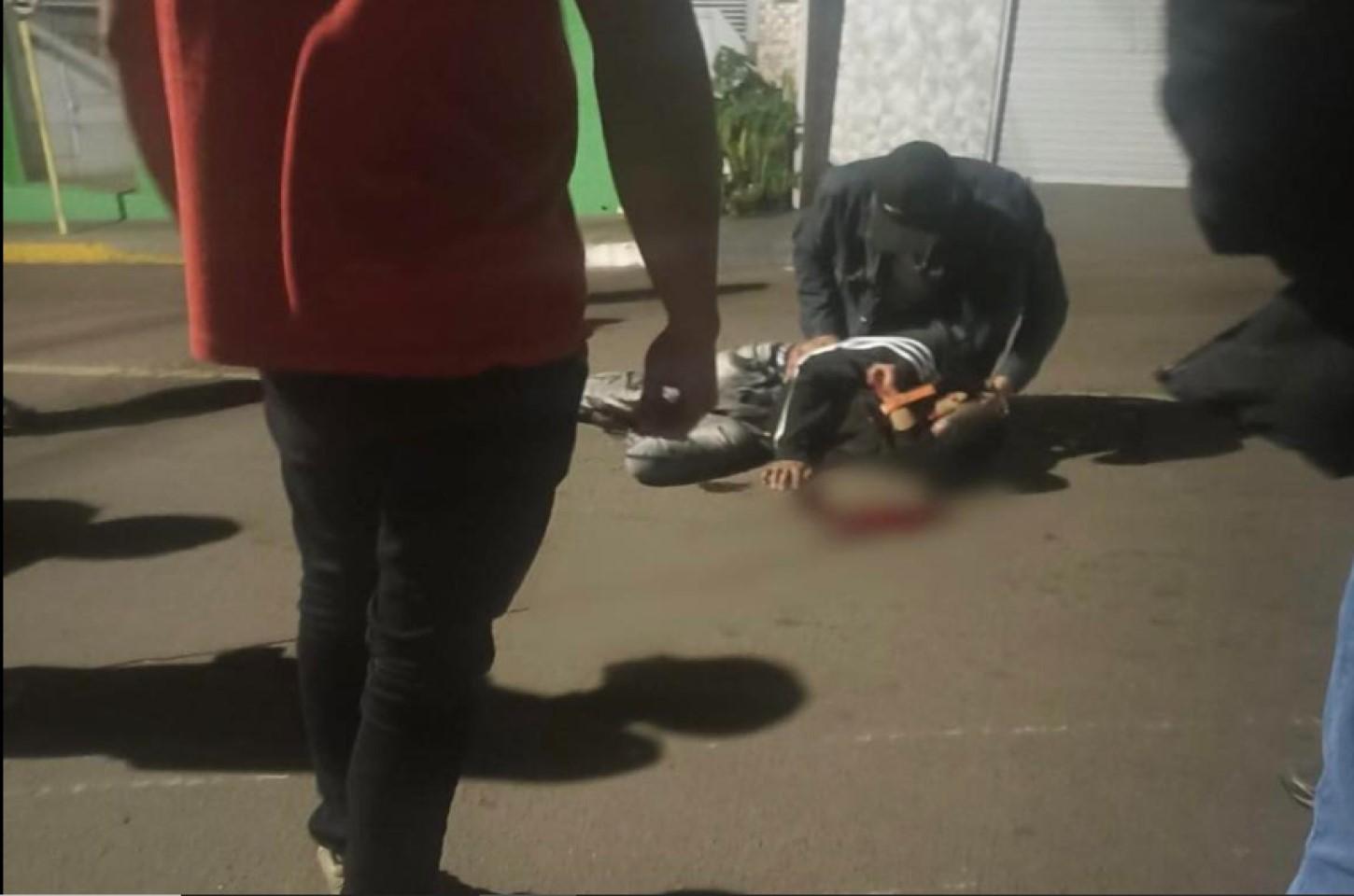 Jovem fica ferido após queda de motocicleta durante a madrugada em Mirandópolis