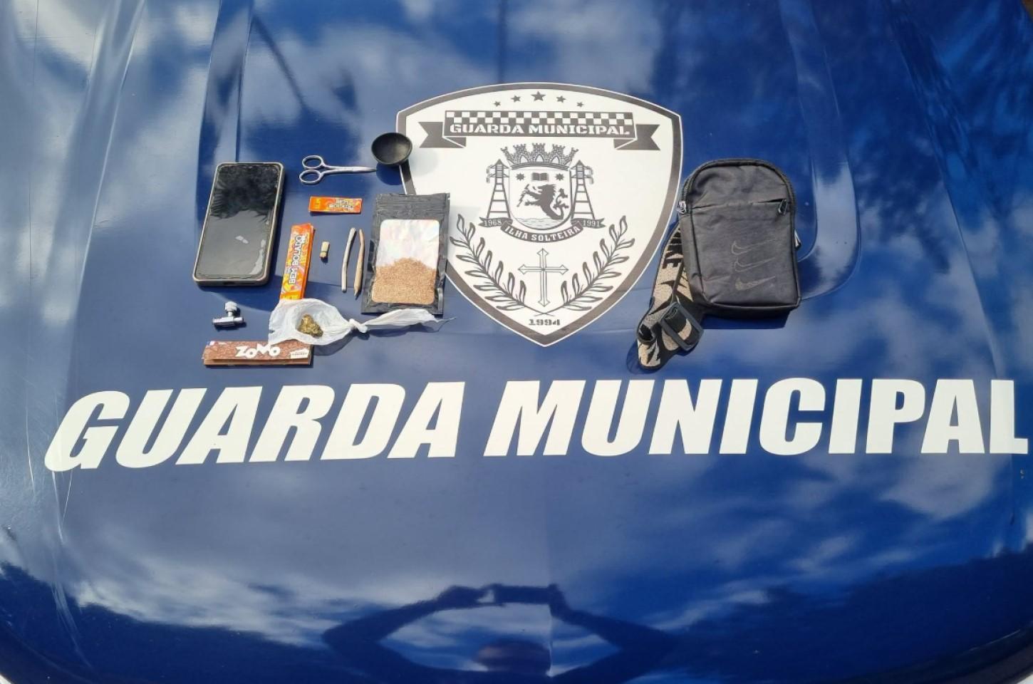 Guarda Municipal apreende drogas com adolescente durante patrulhamento em área próxima a escolas