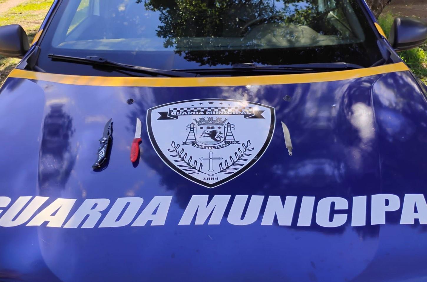 Guarda Municipal apreende facas e canivete durante abordagem a pessoas em situação de rua