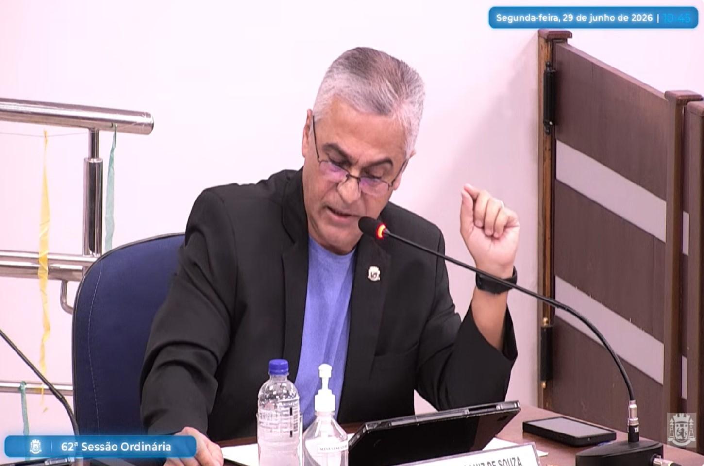 Líder do Governo na Câmara Vereador Sargento Carlos contesta fala do Vereador Beto sobre Moradores de rua, e debate fica acalorado entre os parlamentares