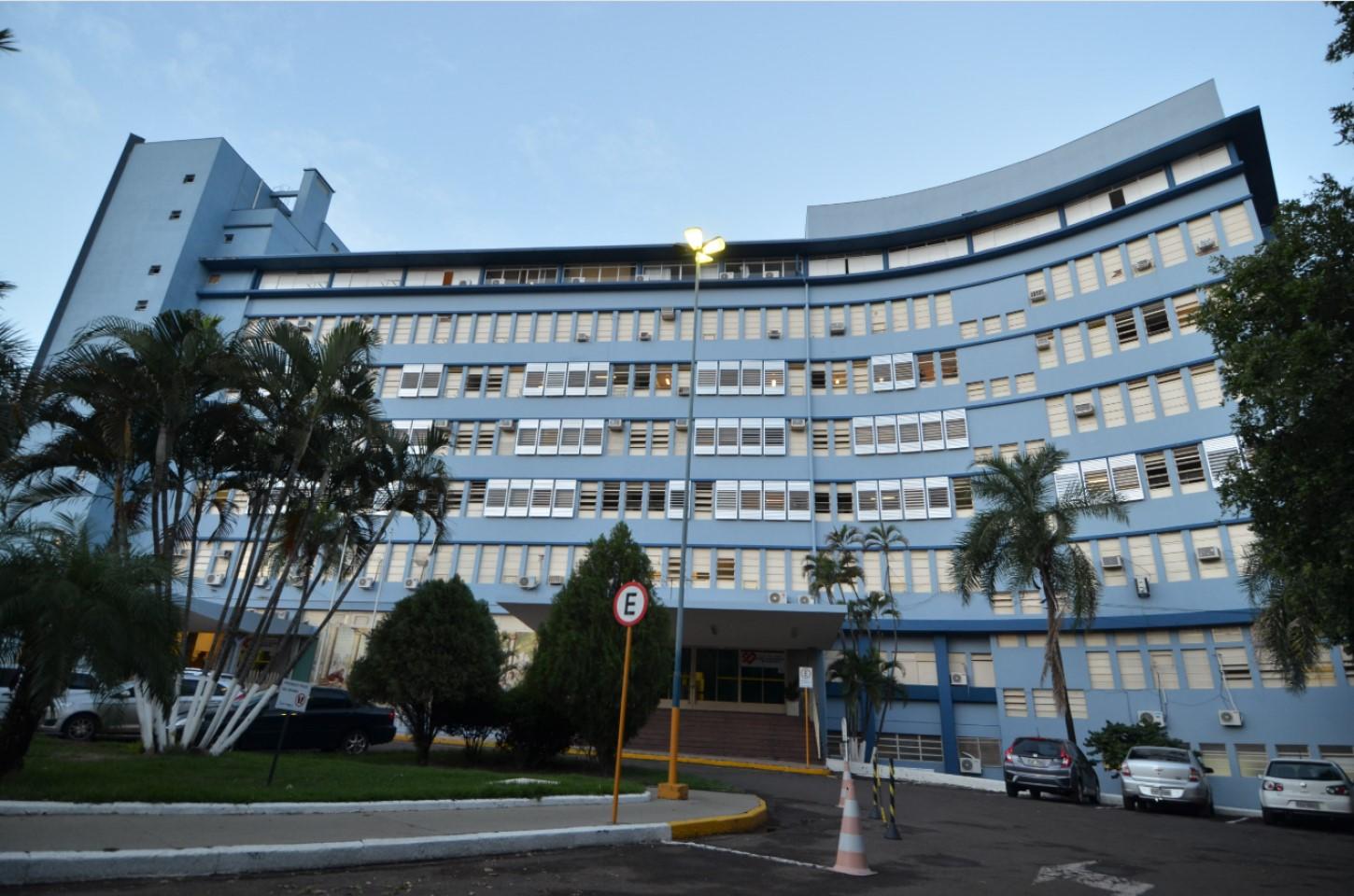 Recuperação espontânea leva pesquisadores a cancelar aplicação experimental de polilaminina em jovem paraplégico