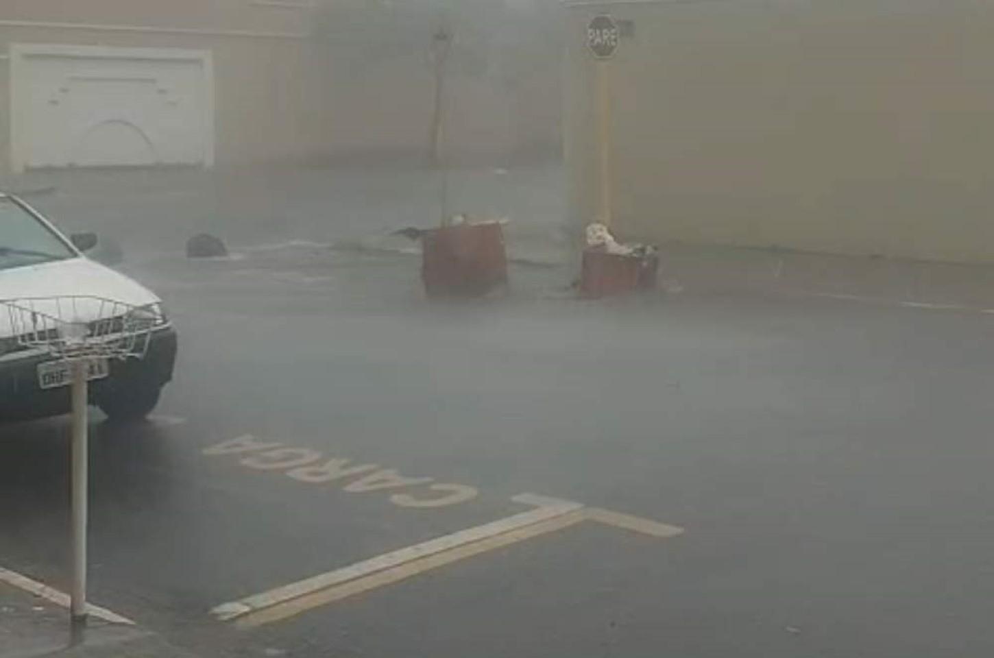 Temporal com ventos fortes provoca danos em Andradina  