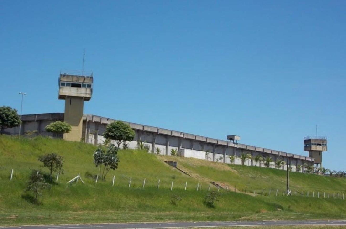 Mulher é presa ao tentar entrar com droga na Penitenciária de Avanhandava