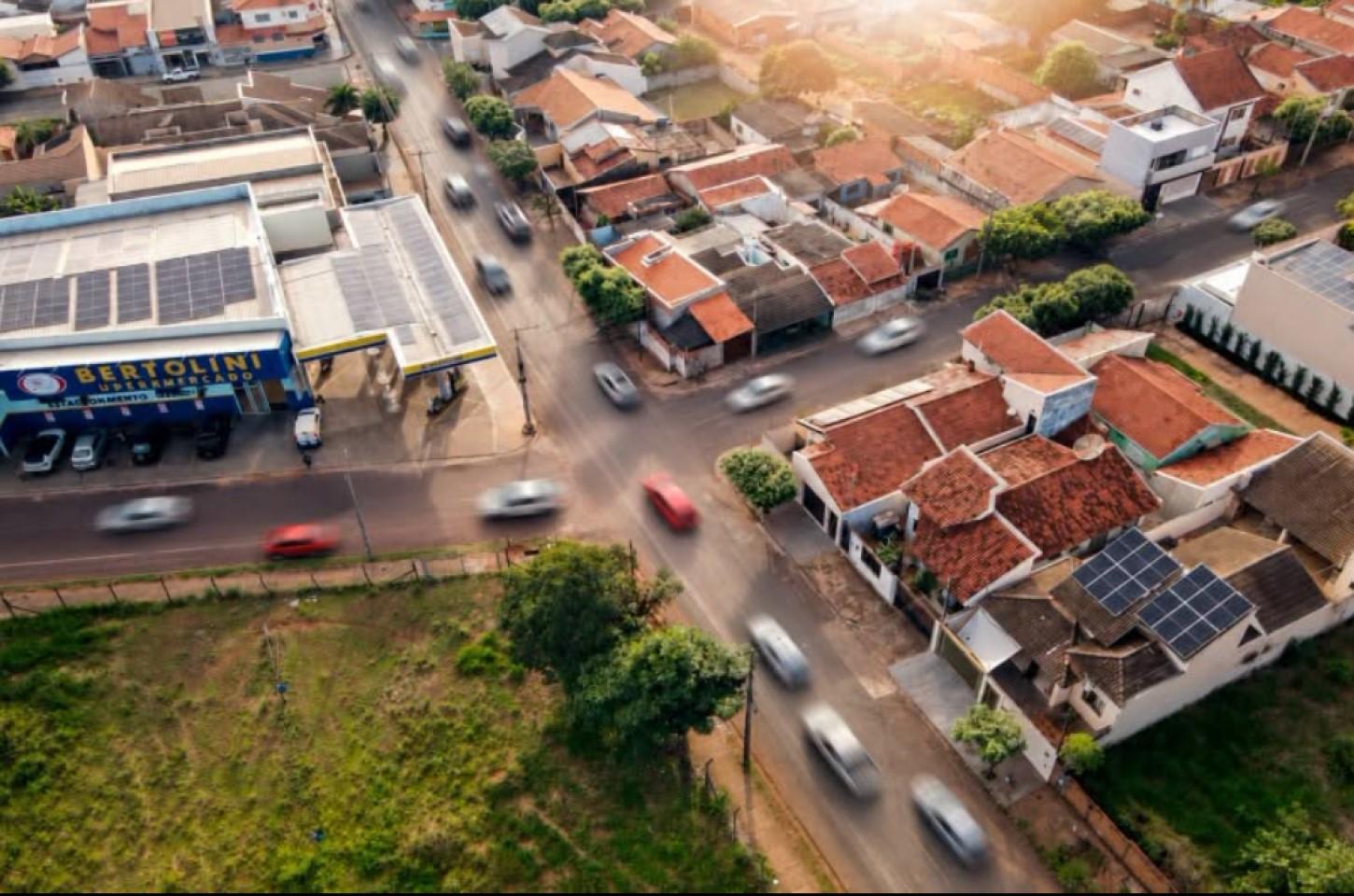 Novo semáforo começa a operar em cruzamento estratégico de Andradina nesta terça-feira