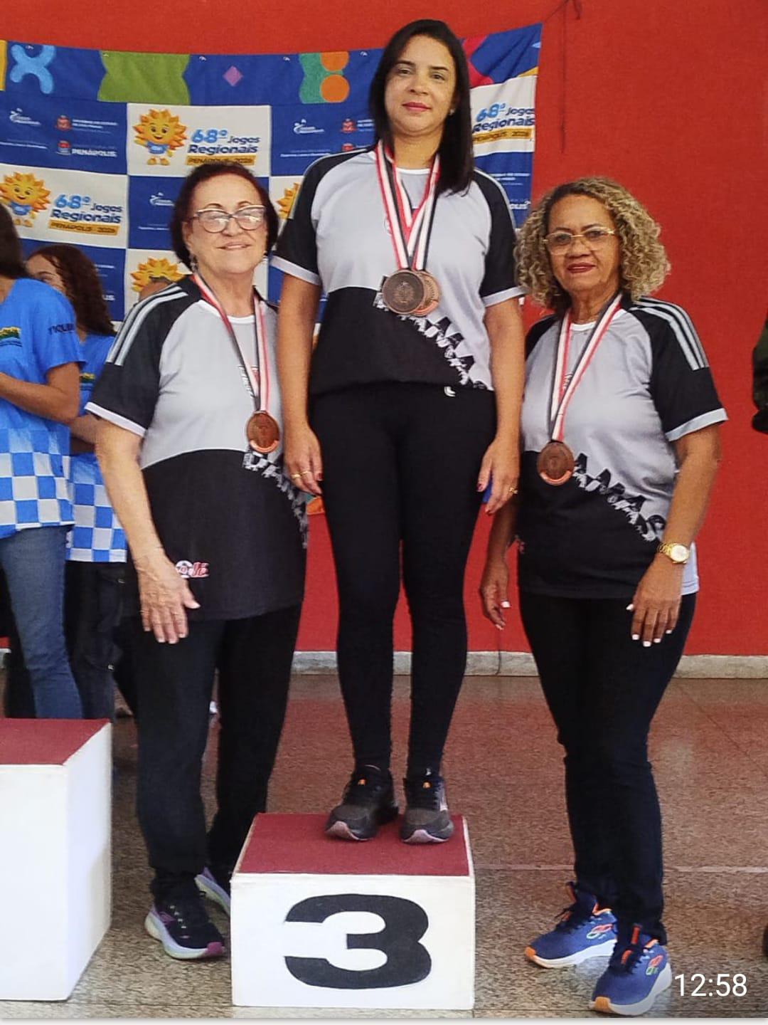 Dama Feminino. Medalha de Bronze: Atletas Geni, Regianny e Darcí