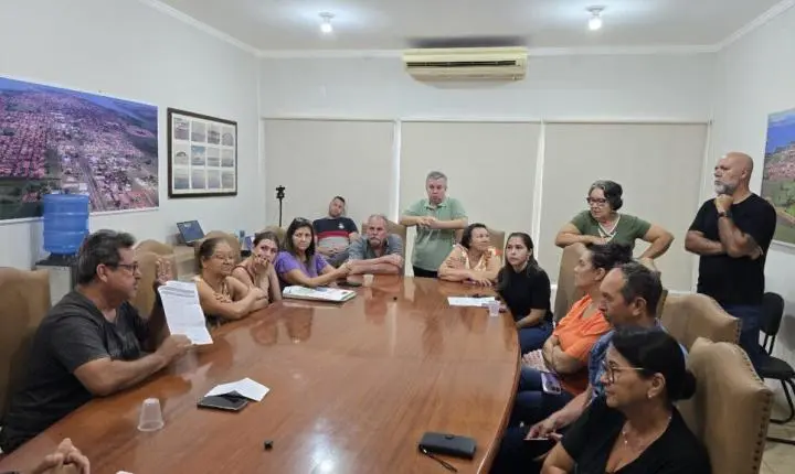 Administração Municipal reúne-se com feirantes da Feira da Lua para tratar da regularização de espaços