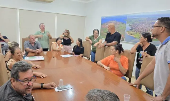 Administração Municipal reúne-se com feirantes da Feira da Lua para tratar da regularização de espaços