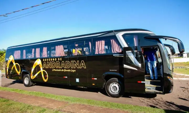 Andradina recebe novo ônibus para ampliar transporte de pacientes da saúde