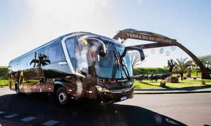Andradina recebe novo ônibus para ampliar transporte de pacientes da saúde