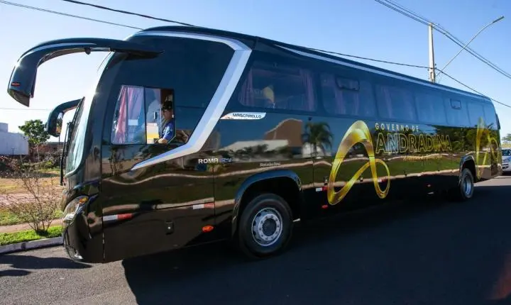 Andradina recebe novo ônibus para ampliar transporte de pacientes da saúde