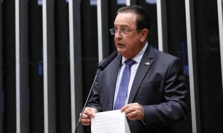 Comissão aprova projeto que autoriza extensão de estágio após conclusão de curso superior