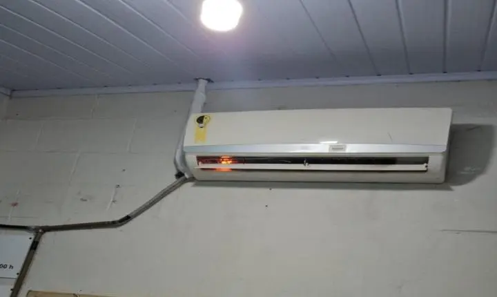 Curto-circuito em ar-condicionado suspende atendimento na Farmácia Municipal de Ilha Solteira; serviço será retomado neste sábado