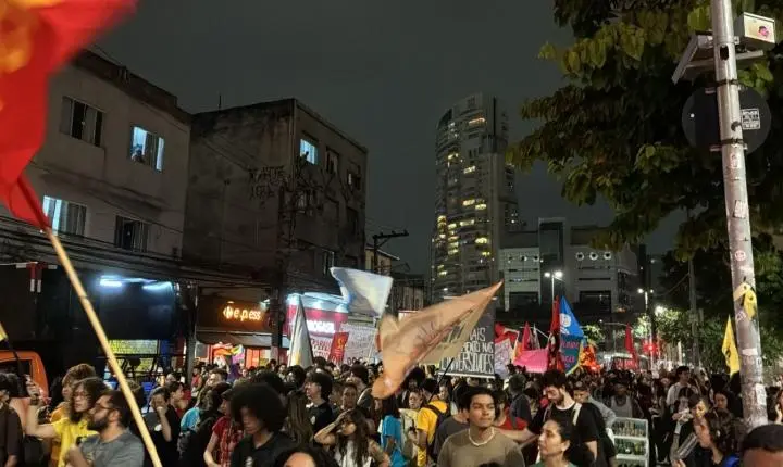 Estudantes protestam contra cortes nas universidades de SP