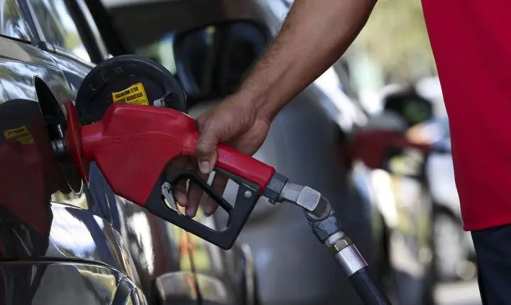 Governo adia reunião que pode aumentar etanol na gasolina para 32%