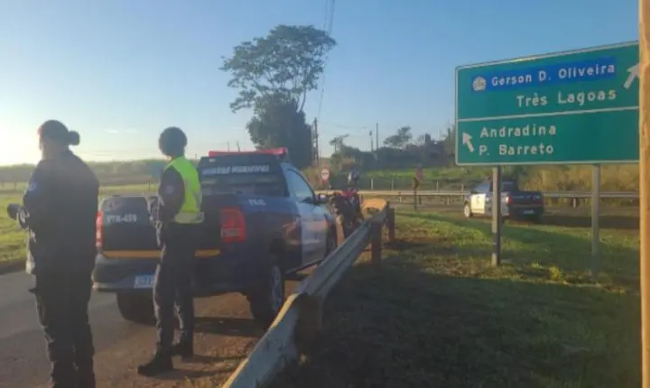 Motociclista fica ferido após sofrer queda em rotatória de acesso à SP-595 em Ilha Solteira