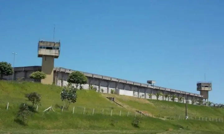 Mulher é presa ao tentar entrar com droga na Penitenciária de Avanhandava