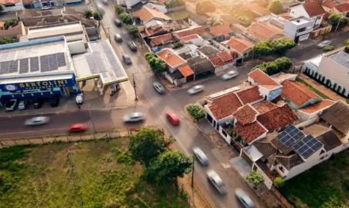 Novo semáforo começa a operar em cruzamento estratégico de Andradina nesta terça-feira