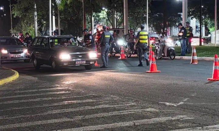 OPERAÇÃO INTEGRADA FLAGRA IRREGULARIDADES E PRENDE MOTORISTA POR EMBRIAGUEZ EM Ilha Solteira