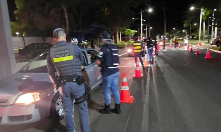 OPERAÇÃO INTEGRADA FLAGRA IRREGULARIDADES E PRENDE MOTORISTA POR EMBRIAGUEZ EM Ilha Solteira