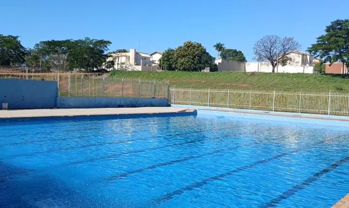 Piscina municipal será aberta gratuitamente nos fins de semana e feriados