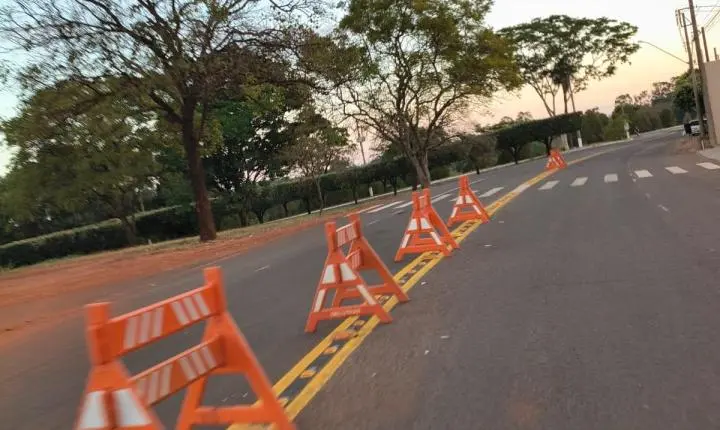 Prefeitura reforça sinalização na Avenida Atlântica antes da mudança da Farmácia Municipal para o Ilha Shopping
