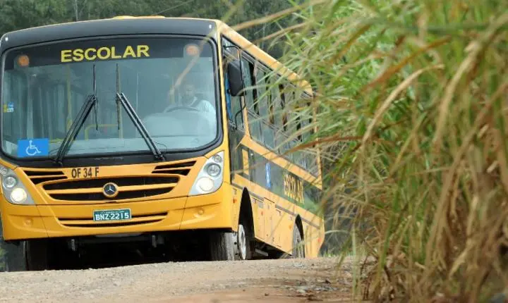 Prefeitura rescinde contrato com empresa responsável pelo transporte escolar rural
