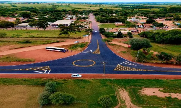 Rotatória de acesso ao Bairro Planalto entra na reta final e receberá nova sinalização e monumento de identificação