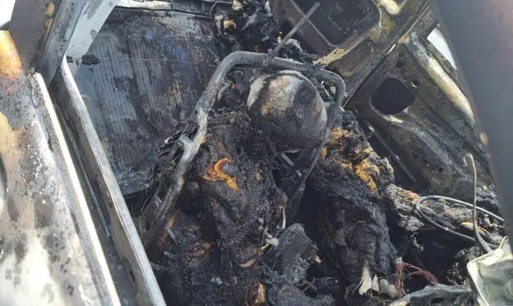 TRAGÉDIA NA RODOVIA: ACIDENTE ENTRE MOTO E CARRO DEIXA TRÊS MORTOS EM SANTO ANTÔNIO DO ARACANGUÁ